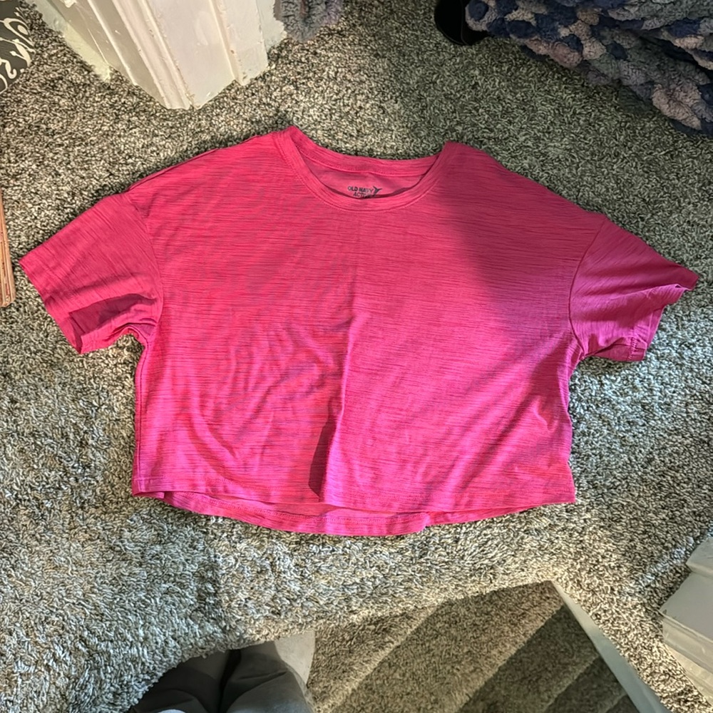 A pink crop top size 10-12 activewear. Never worn before